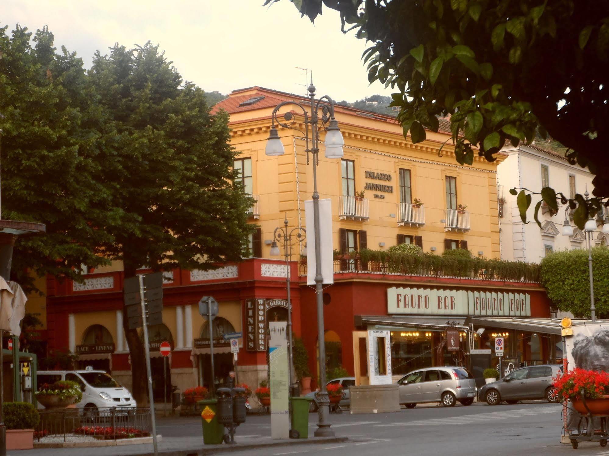 Hotel Palazzo Jannuzzi Relais Sorrent Exterior foto